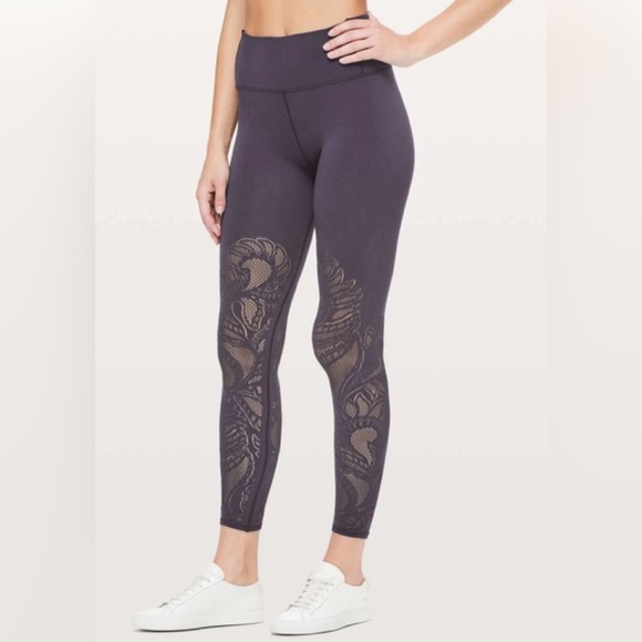 Lululemon Reveal Tight Lattice Paisley 28" in black Size 8 Leggings - Picture 2 of 8